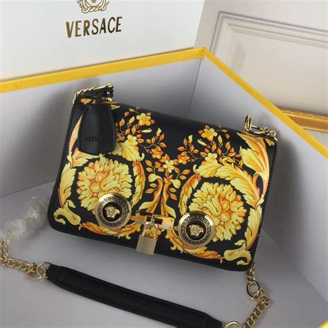 specchietto da borsa versace|Bolsas Versace .